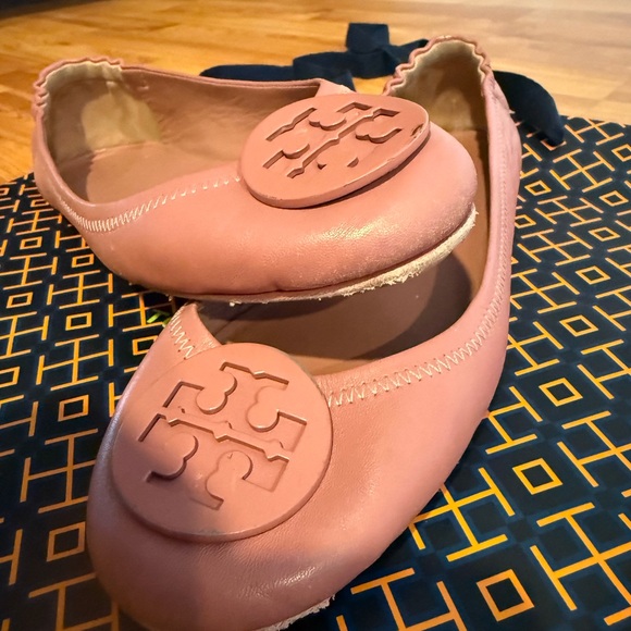 Tory Burch Pink Ballet Flats with Signature Logo - Picture 2 of 7